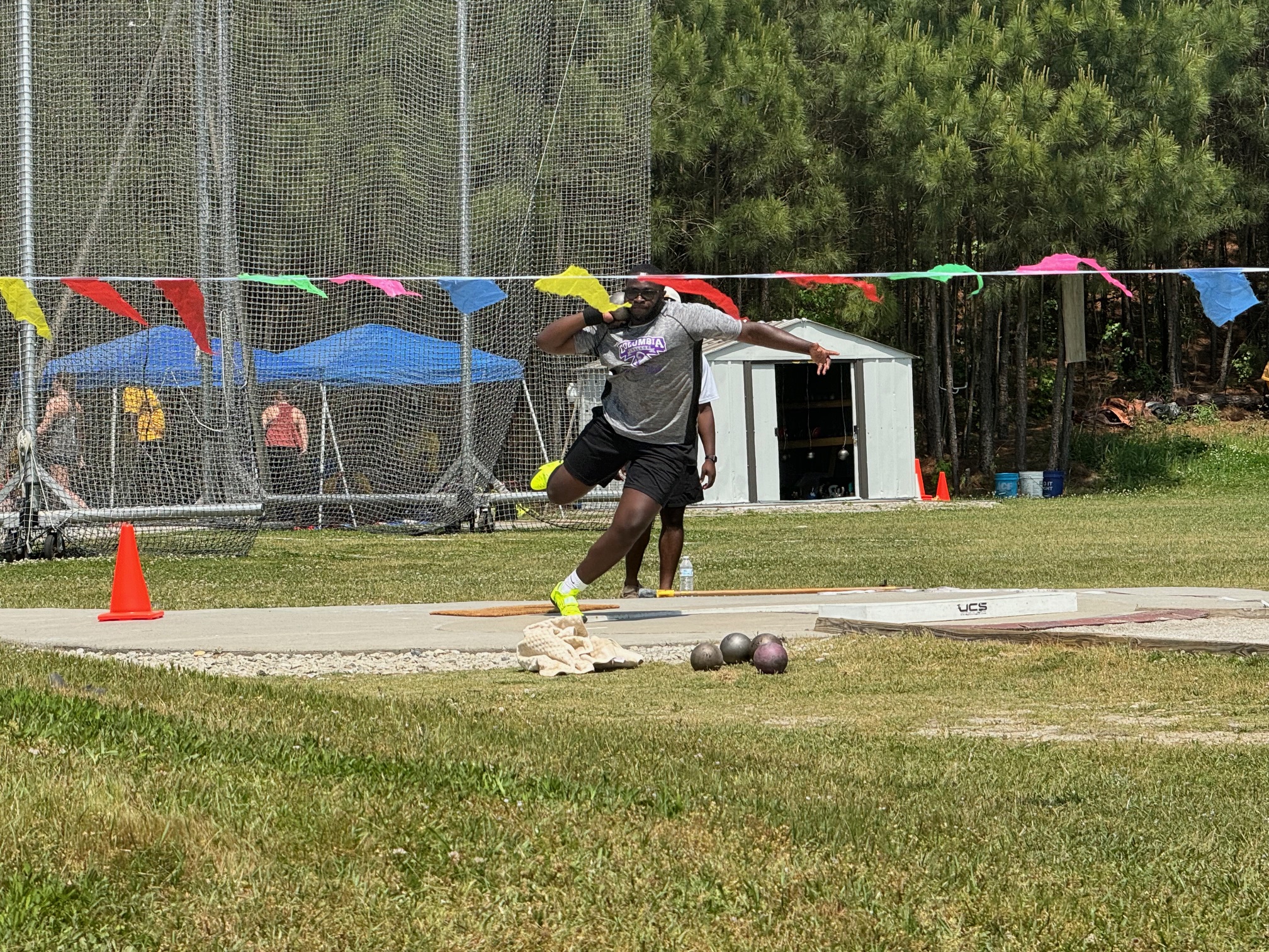 Men's Indoor Track & Field Finishes 8th at VA Holiday Open/ Takes 1st in Relay