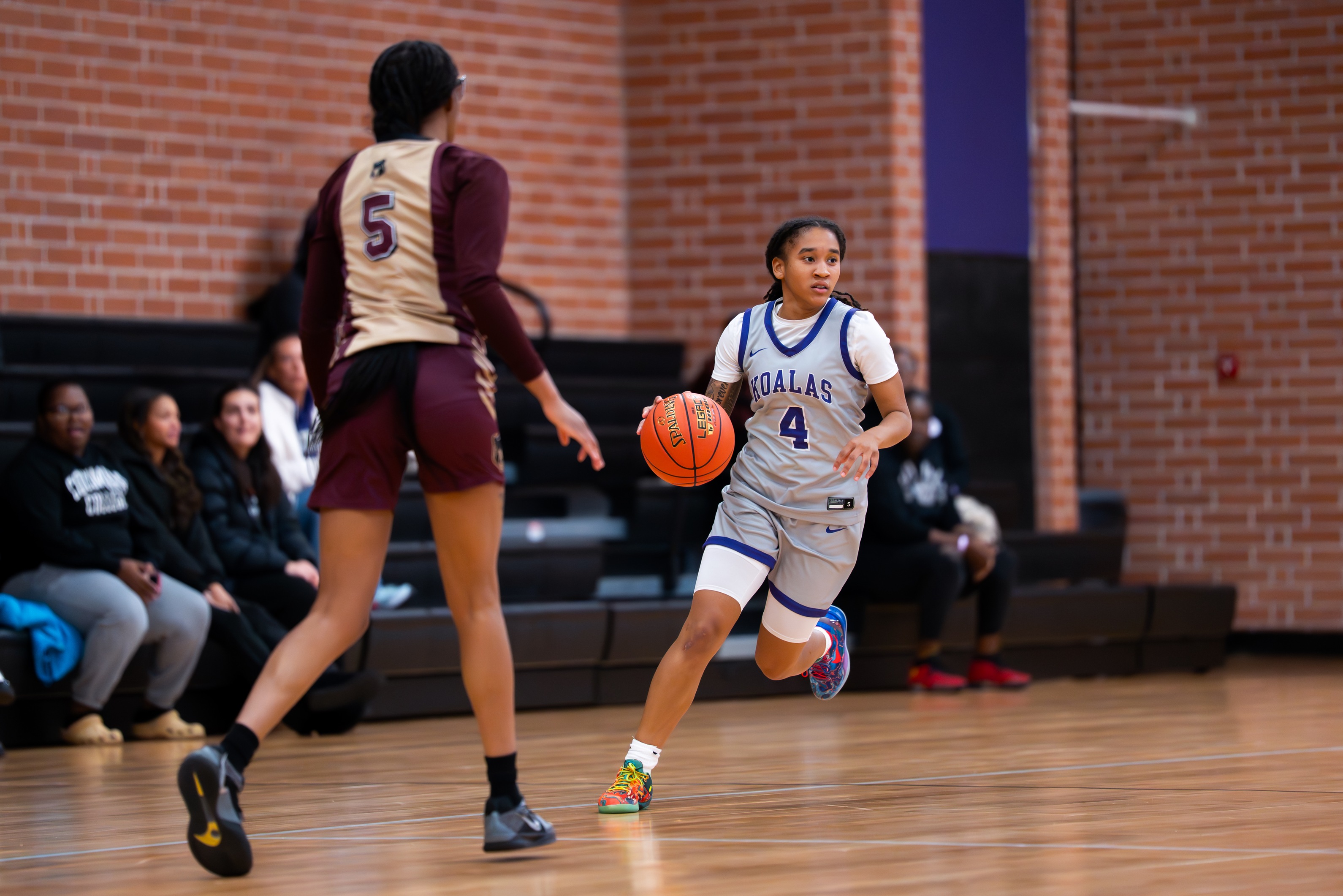 Guard Makiah Thompson